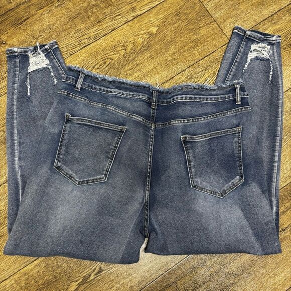 (161)Distressed Skinny Jeans - Picture 3 of 10